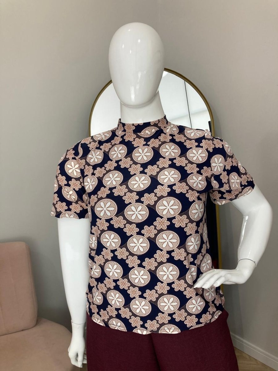 Blusa Exclusiva – Feminina em Malha Confort com Gola Redonda - Naguirre Shop