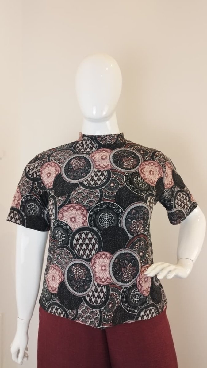 Blusa Exclusiva – Feminina em Malha Confort com Gola Redonda - Naguirre Shop