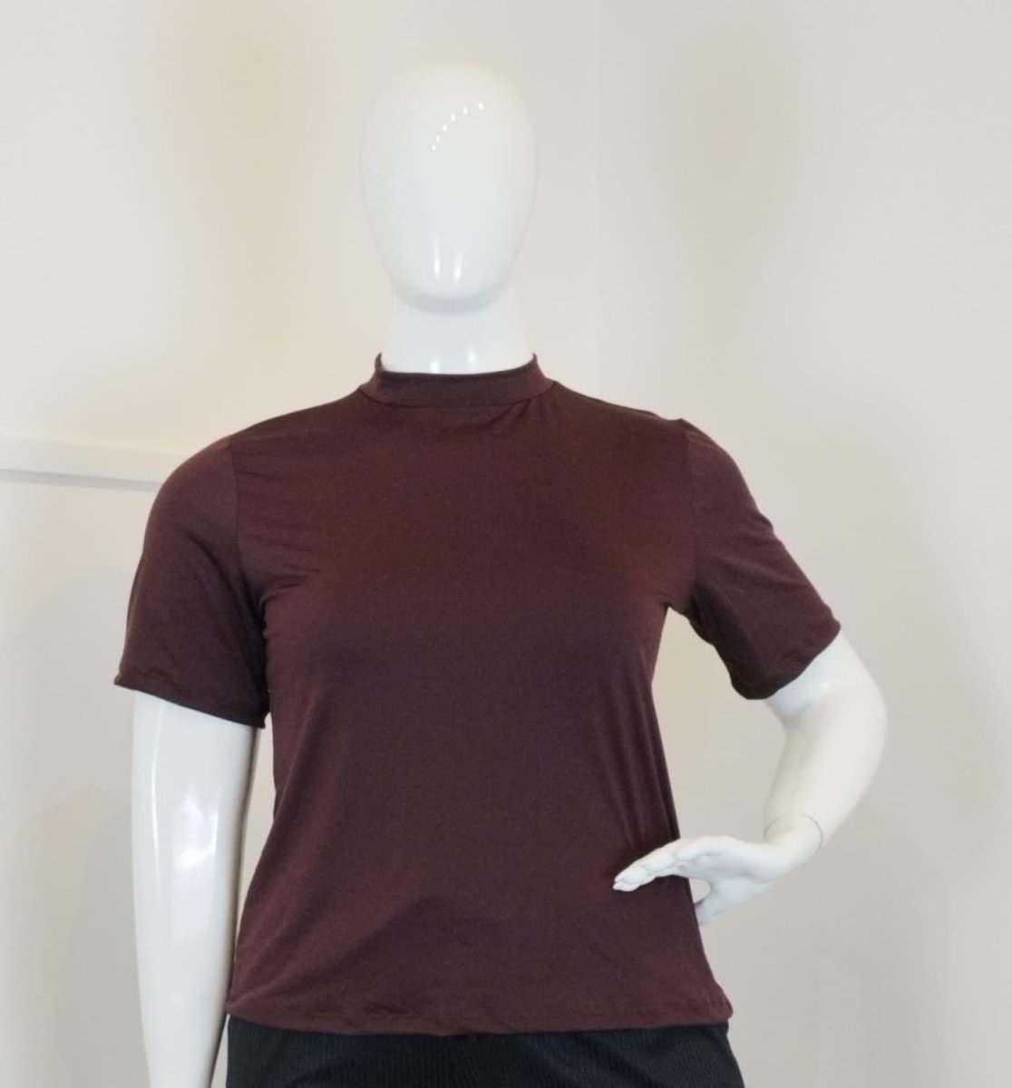 Blusa Exclusiva – Feminina em Malha Confort com Gola Redonda - Naguirre Shop