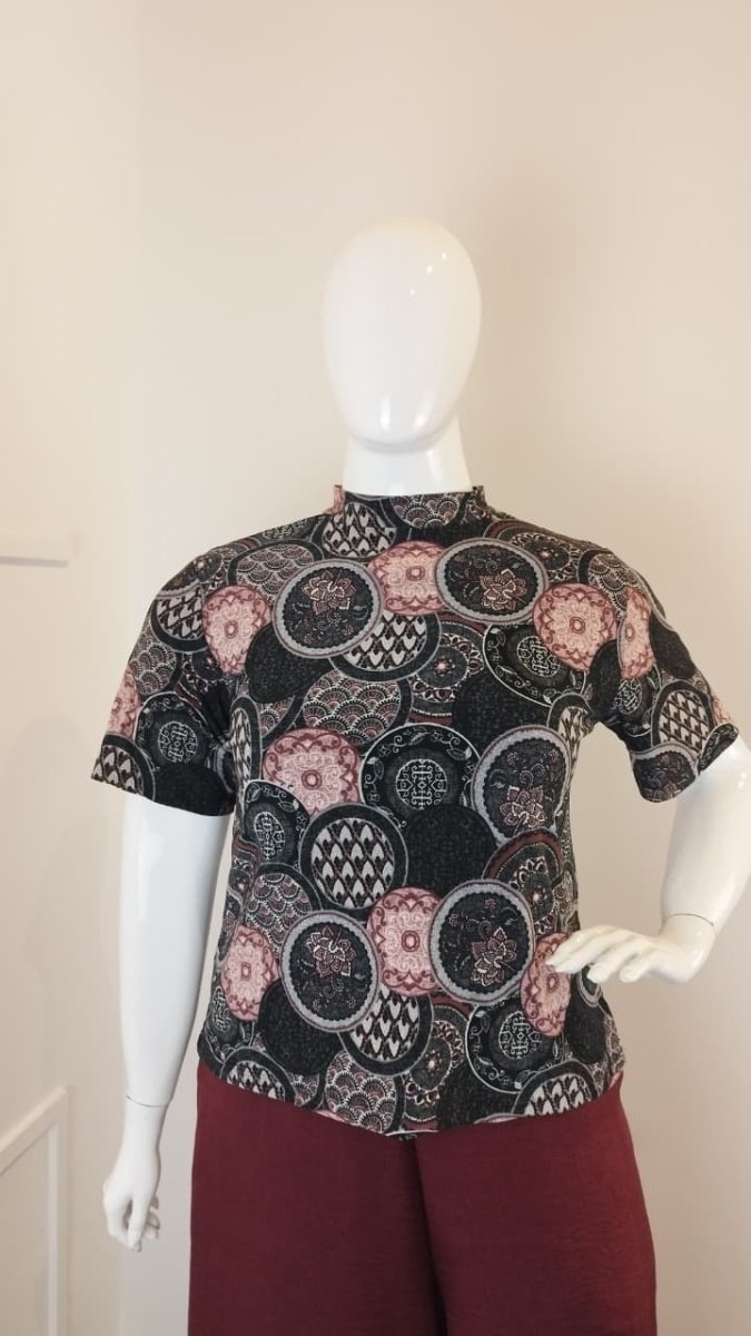 Blusa Exclusiva – Feminina em Malha Confort com Gola Redonda - Naguirre Shop