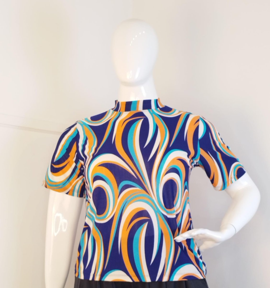 Blusa Exclusiva – Feminina em Malha Confort com Gola Redonda - Naguirre Shop