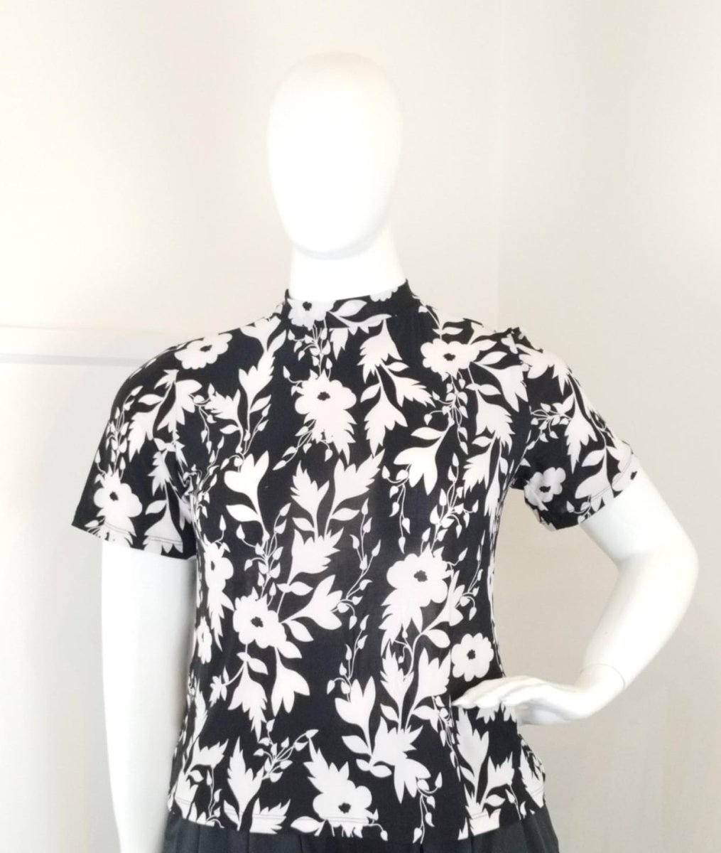 Blusa Exclusiva – Feminina em Malha Confort com Gola Redonda - Naguirre Shop