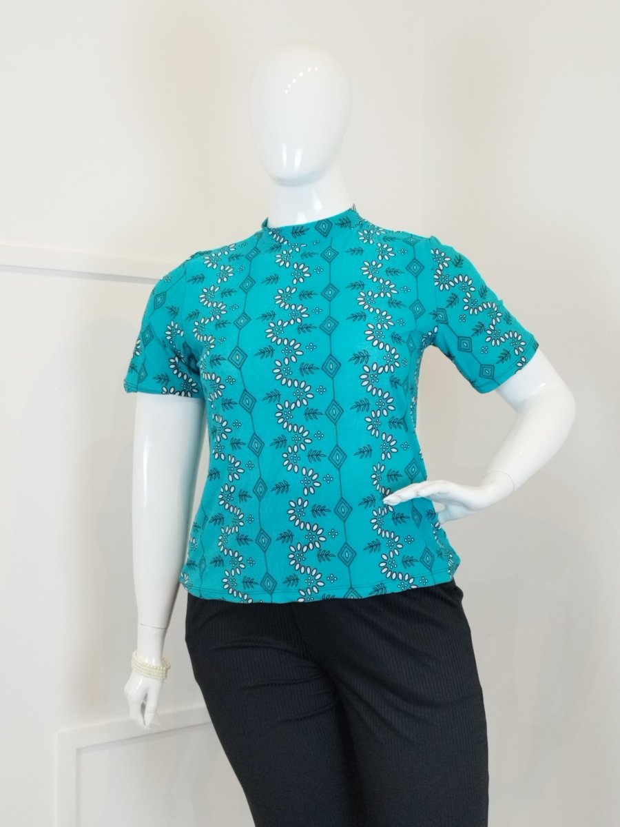 Blusa Exclusiva – Feminina em Malha Confort com Gola Redonda - Naguirre Shop