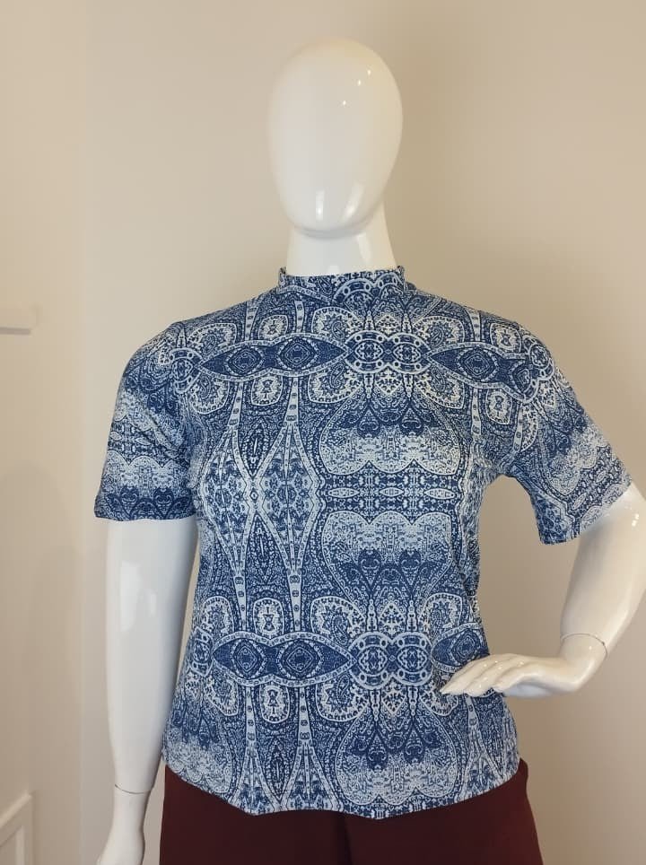 Blusa Exclusiva – Feminina em Malha Confort com Gola Redonda - Naguirre Shop