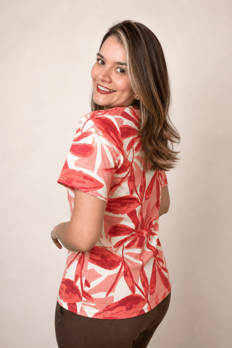 Blusa Osaka - T-Shirt Decote V em Malha Confort - Naguirre Shop