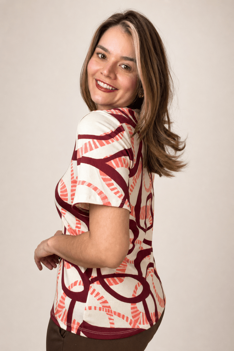 Blusa Osaka - T-Shirt Decote V em Malha Confort - Naguirre Shop