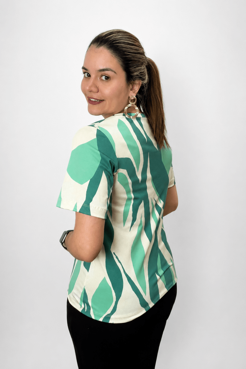 Blusa Osaka - T-Shirt Decote V em Malha Confort - Naguirre Shop
