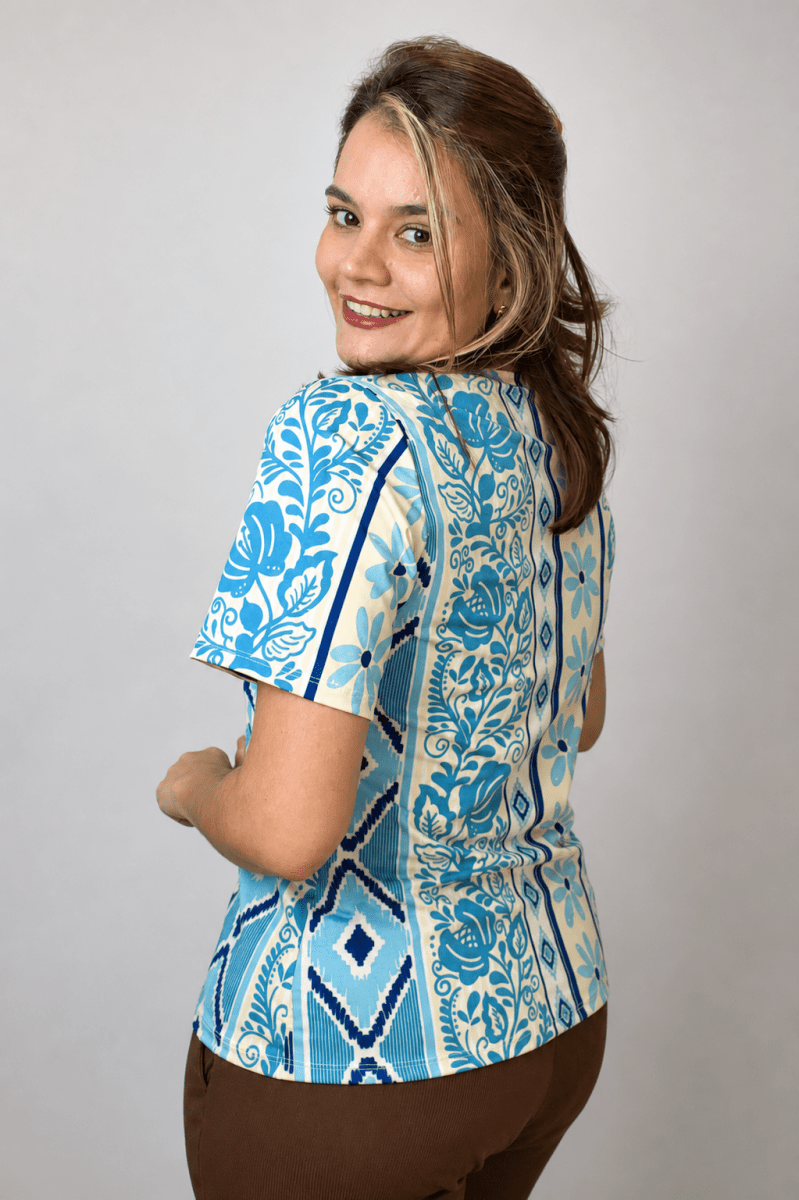 Blusa Osaka - T-Shirt Decote V em Malha Confort - Naguirre Shop