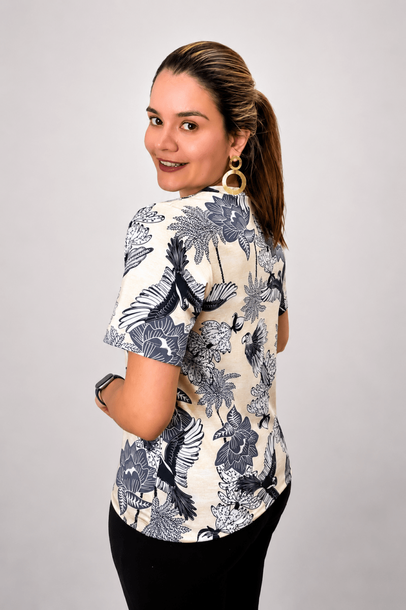 Blusa Osaka - T-Shirt Decote V em Malha Confort - Naguirre Shop