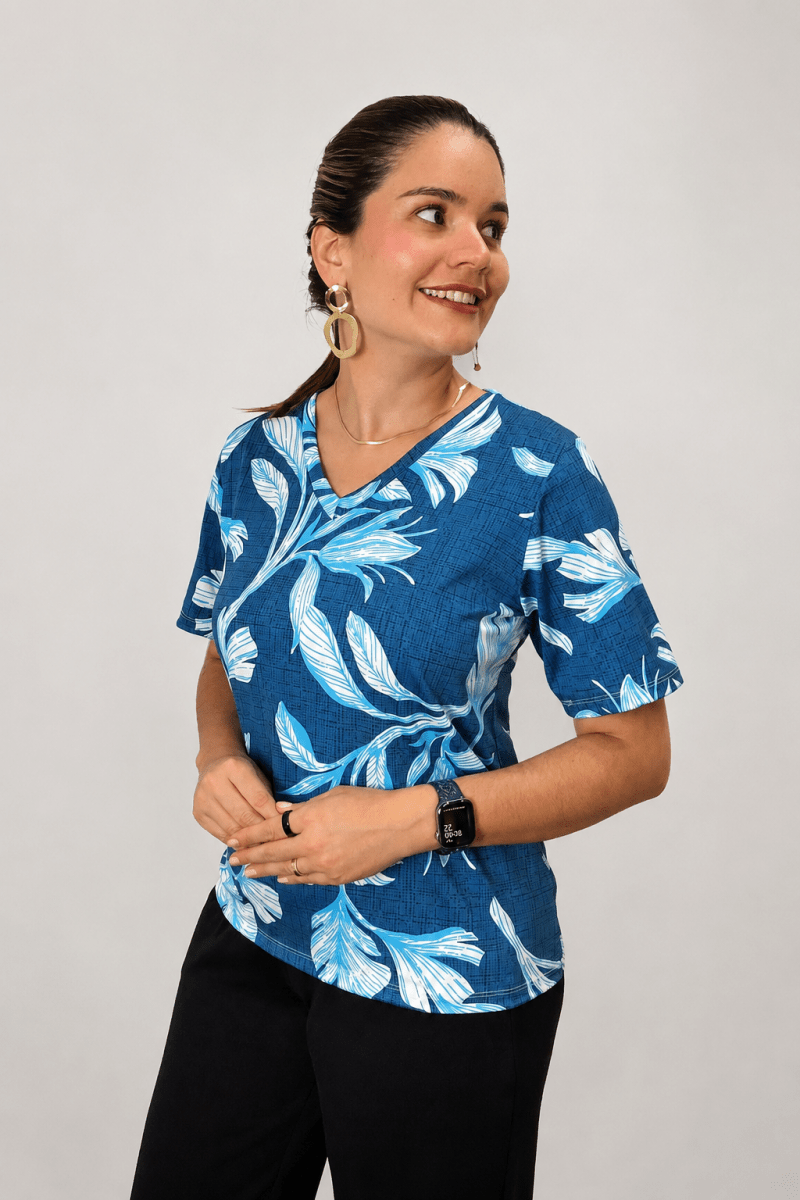 Blusa Osaka - T-Shirt Decote V em Malha Confort - Naguirre Shop