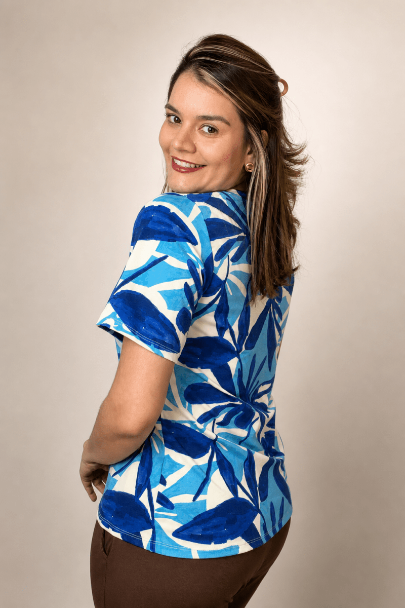 Blusa Osaka - T-Shirt Decote V em Malha Confort - Naguirre Shop
