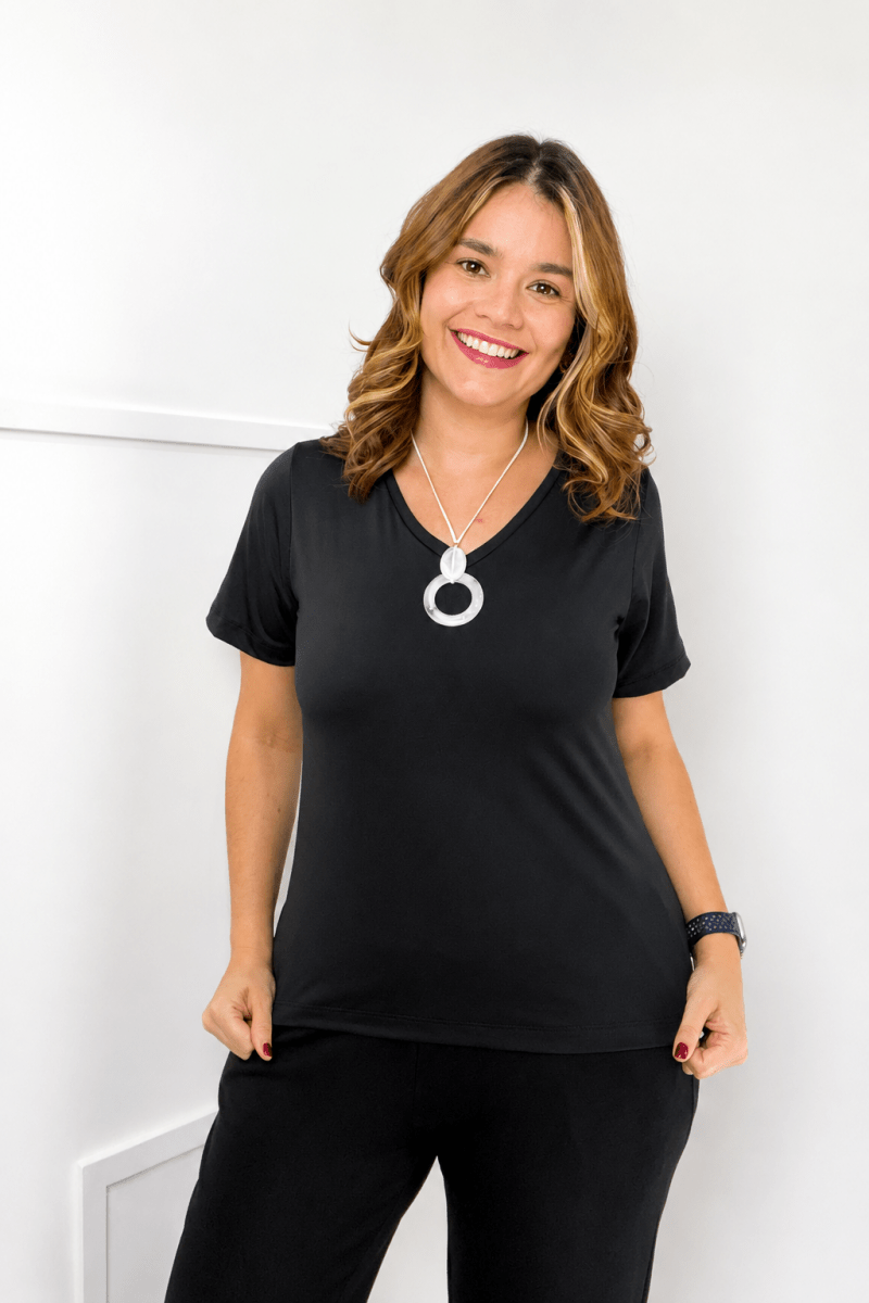Blusa Osaka - T-Shirt Decote V em Malha Confort - Naguirre Shop
