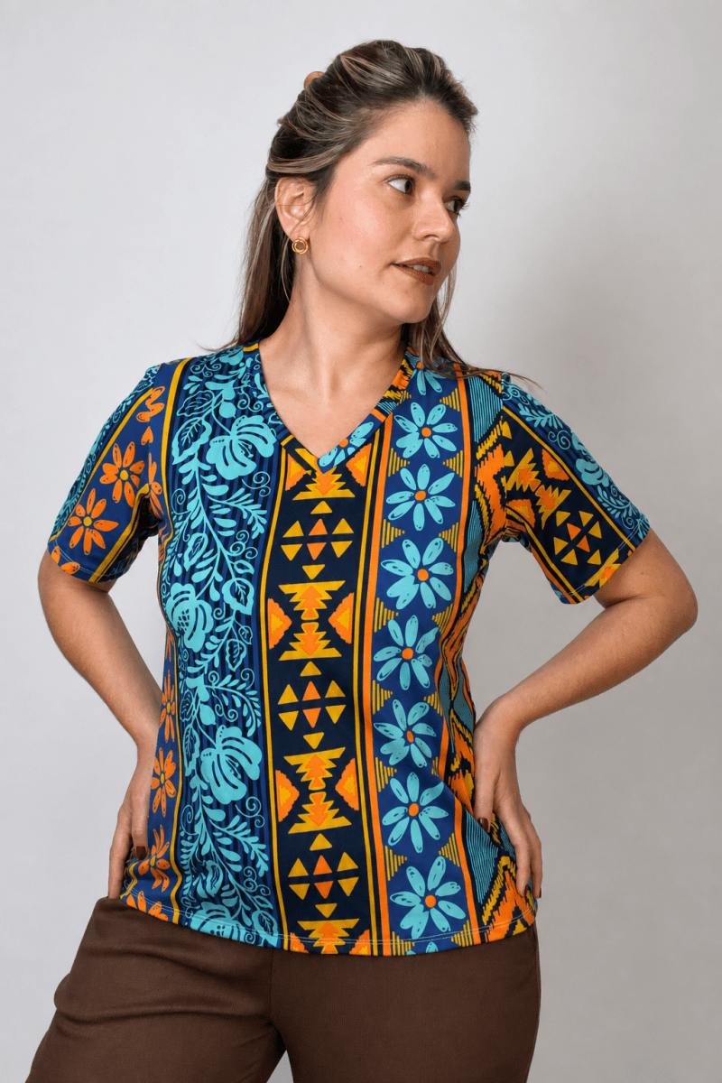 Blusa Osaka - T-Shirt Decote V em Malha Confort - Naguirre Shop