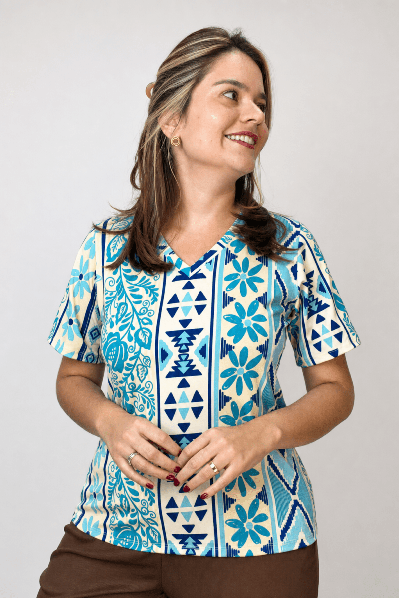 Blusa Osaka - T-Shirt Decote V em Malha Confort - Naguirre Shop