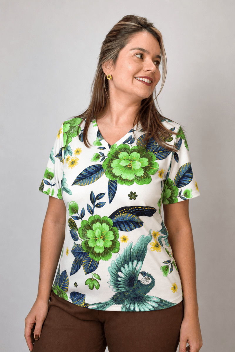 Blusa Osaka - T-Shirt Decote V em Malha Confort - Naguirre Shop