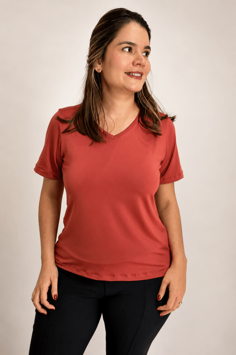 Blusa Osaka - T-Shirt Decote V em Malha Confort - Naguirre Shop