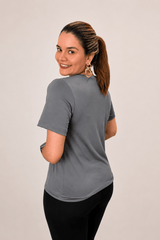 Blusa Osaka - T-Shirt Decote V em Malha Confort - Naguirre Shop