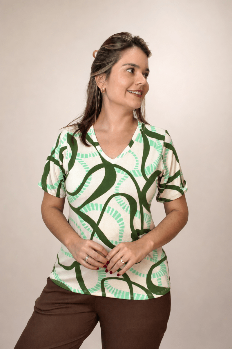 Blusa Osaka - T-Shirt Decote V em Malha Confort - Naguirre Shop