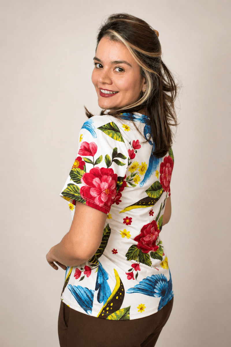 Blusa Osaka - T-Shirt Decote V em Malha Confort - Naguirre Shop