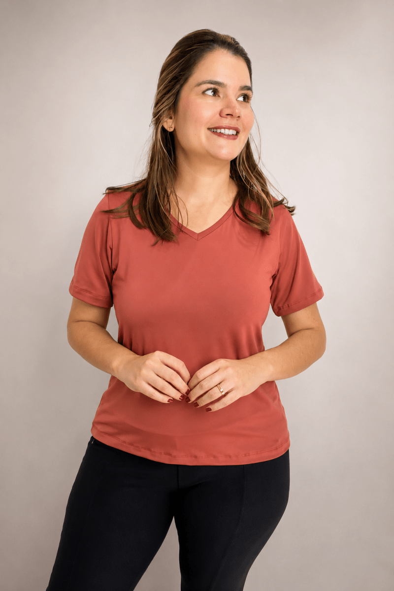Blusa Osaka - T-Shirt Decote V em Malha Confort - Naguirre Shop
