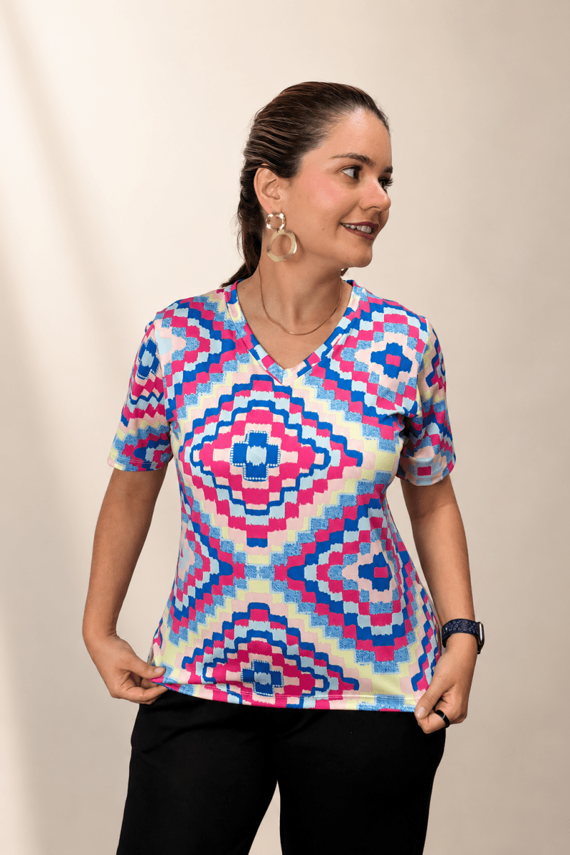 Blusa Osaka - T-Shirt Decote V em Malha Confort - Naguirre Shop