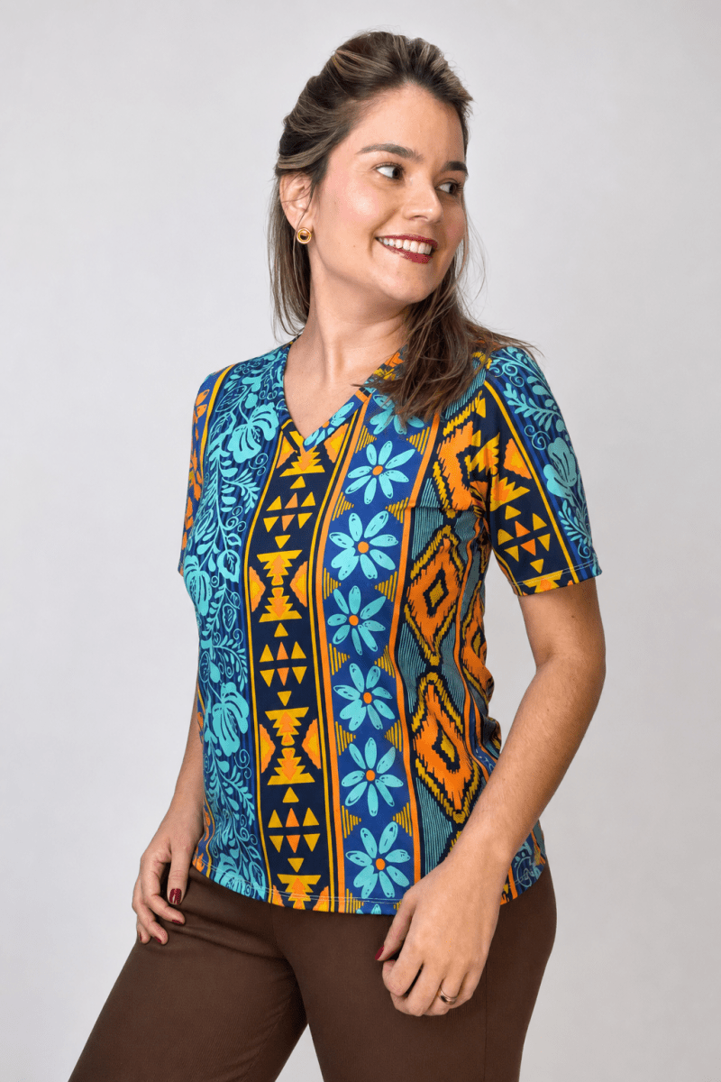 Blusa Osaka - T-Shirt Decote V em Malha Confort - Naguirre Shop