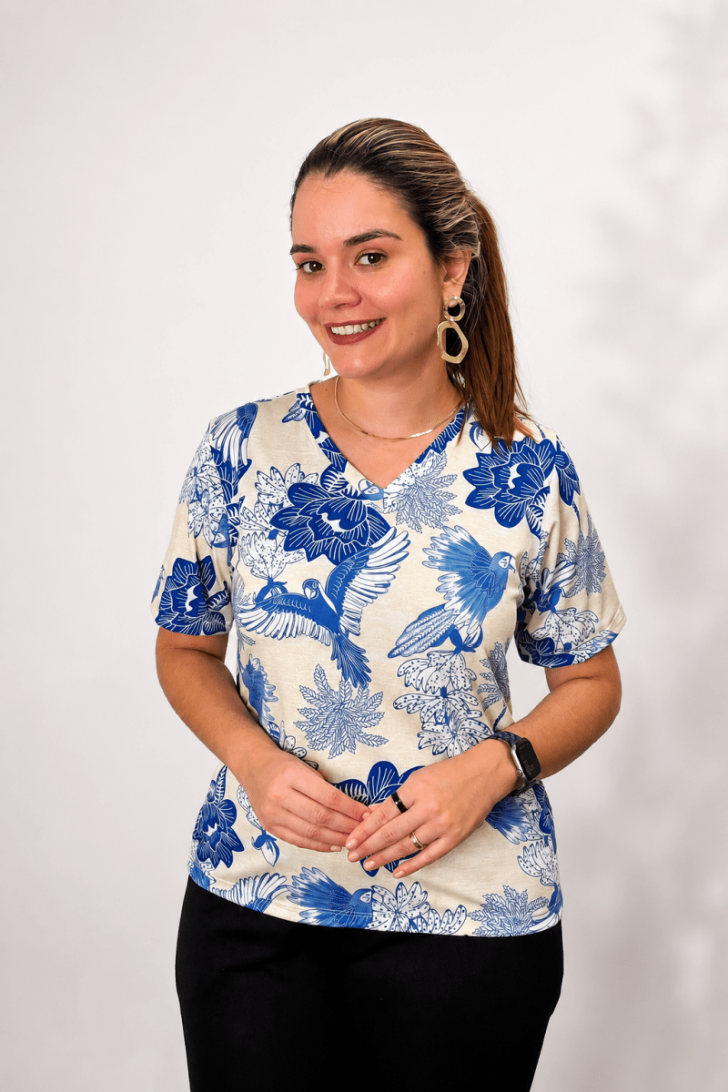 Blusa Osaka - T-Shirt Decote V em Malha Confort - Naguirre Shop