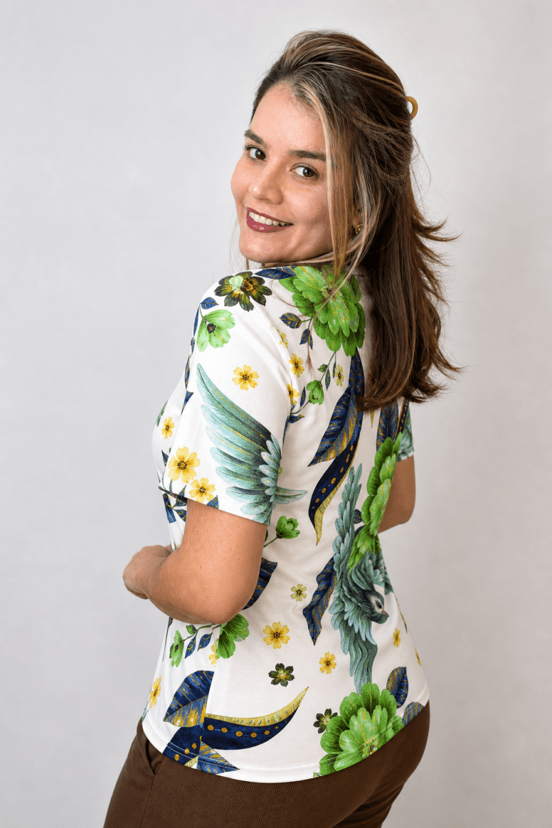Blusa Osaka - T-Shirt Decote V em Malha Confort - Naguirre Shop