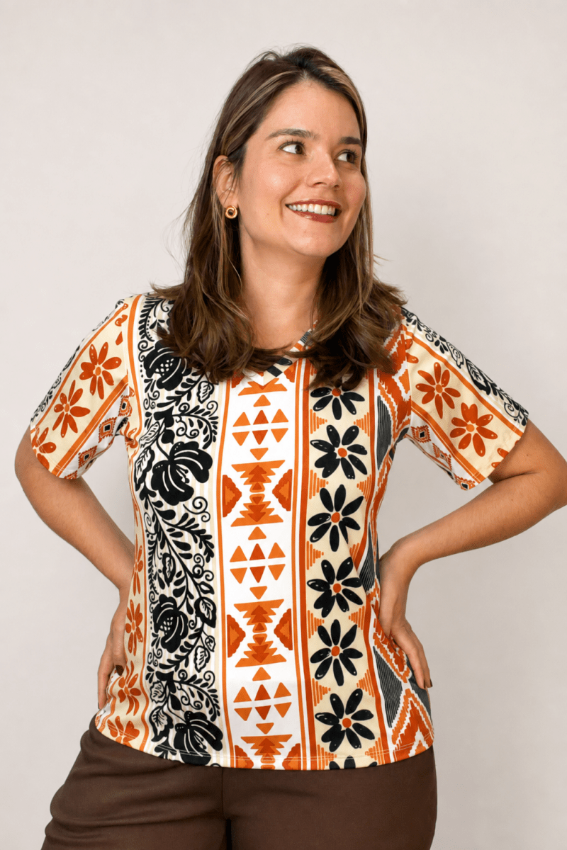 Blusa Osaka - T-Shirt Decote V em Malha Confort - Naguirre Shop