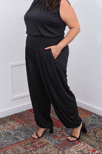 Calça Aura – Modelagem Aladim com Caimento Fluido em Malha Confort - Naguirre Shop