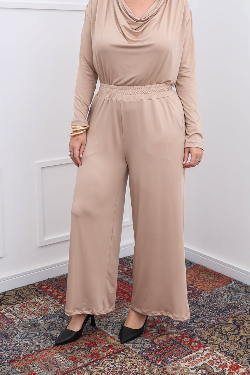 Calça Essencial – Modelagem Wide Leg com Bolsos em Malha Confort - Naguirre Shop