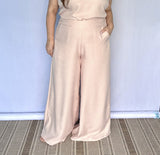 Calça Maxi Renata – Pantalona em Linho Light com Bolsos Laterais - Naguirre Shop