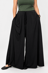 Calça Pantalona Alma Super Ampla com Efeito Saia