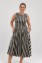 Conjunto Lisboa - Saia Evasê com Bolsos e Blusa Decote Canoa em Malha Confort