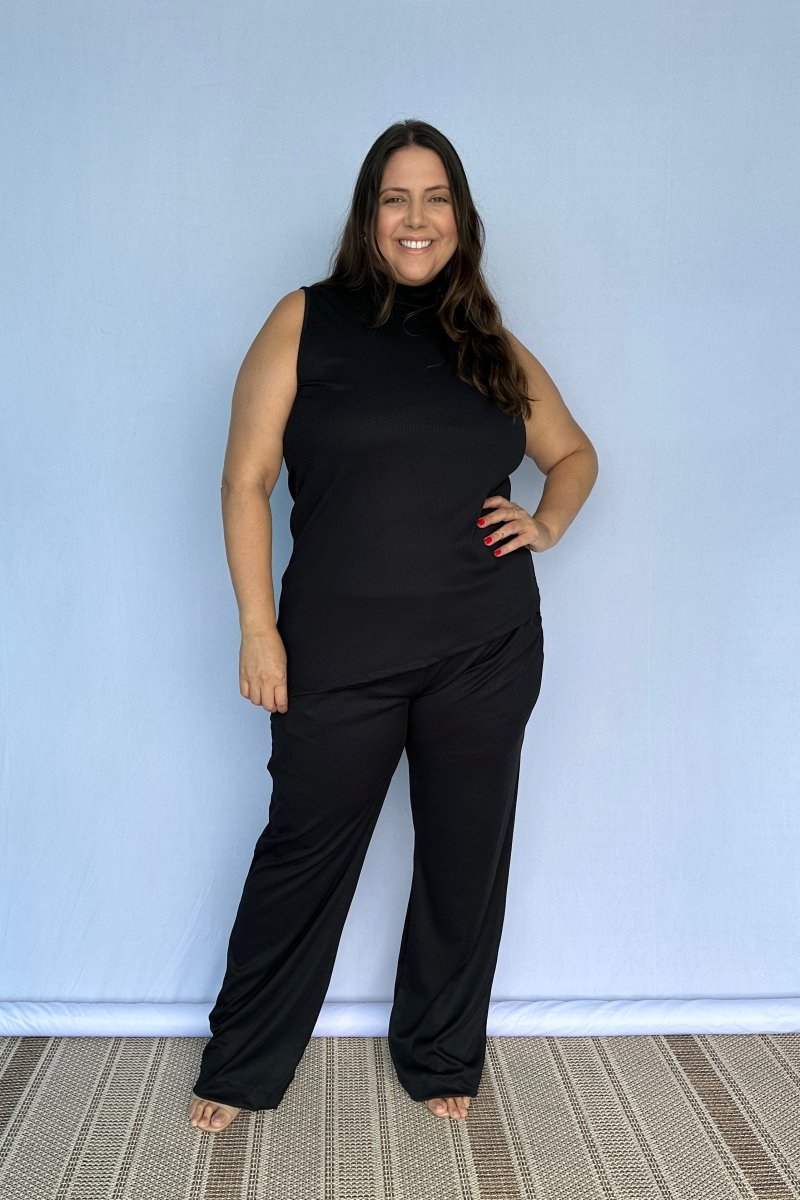 Conjunto Louise – Blusa Assimétrica em Canelado Flex com Pantalona - Naguirre Shop