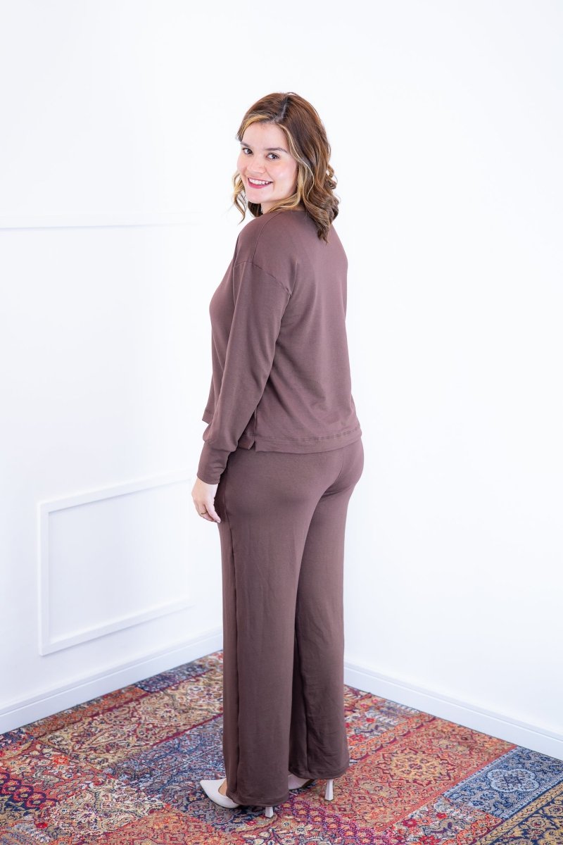 Conjunto Munique - Gola V Calça Pantalona Bolso Sobreposto em Moletinho - Naguirre Shop