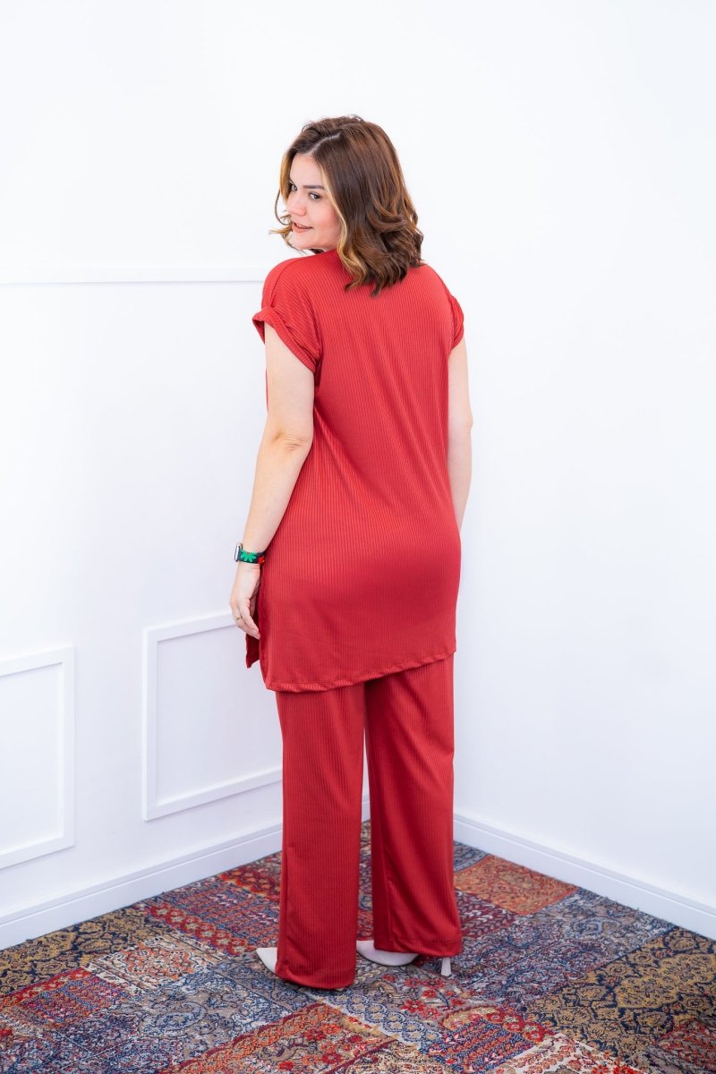 Conjunto Portugal – Túnica Longa com Fenda Lateral e Calça Pantalona em Malha Canelada - Naguirre Shop