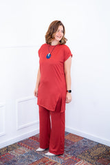 Conjunto Portugal – Túnica Longa com Fenda Lateral e Calça Pantalona em Malha Canelada - Naguirre Shop