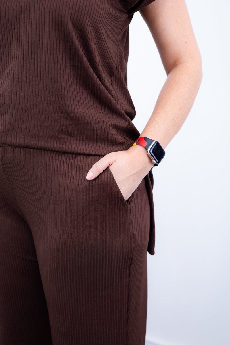 Conjunto Portugal – Túnica Longa com Fenda Lateral e Calça Pantalona em Malha Canelada - Naguirre Shop