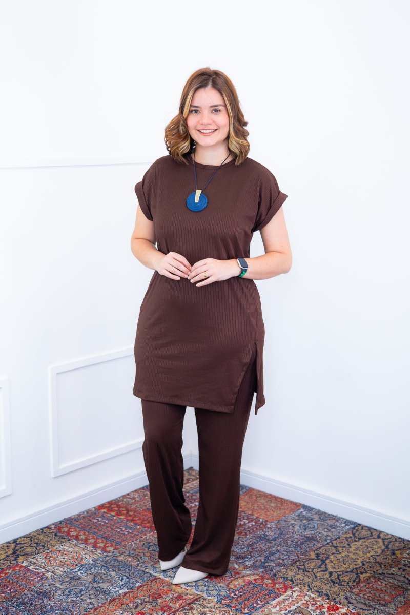 Conjunto Portugal – Túnica Longa com Fenda Lateral e Calça Pantalona em Malha Canelada - Naguirre Shop