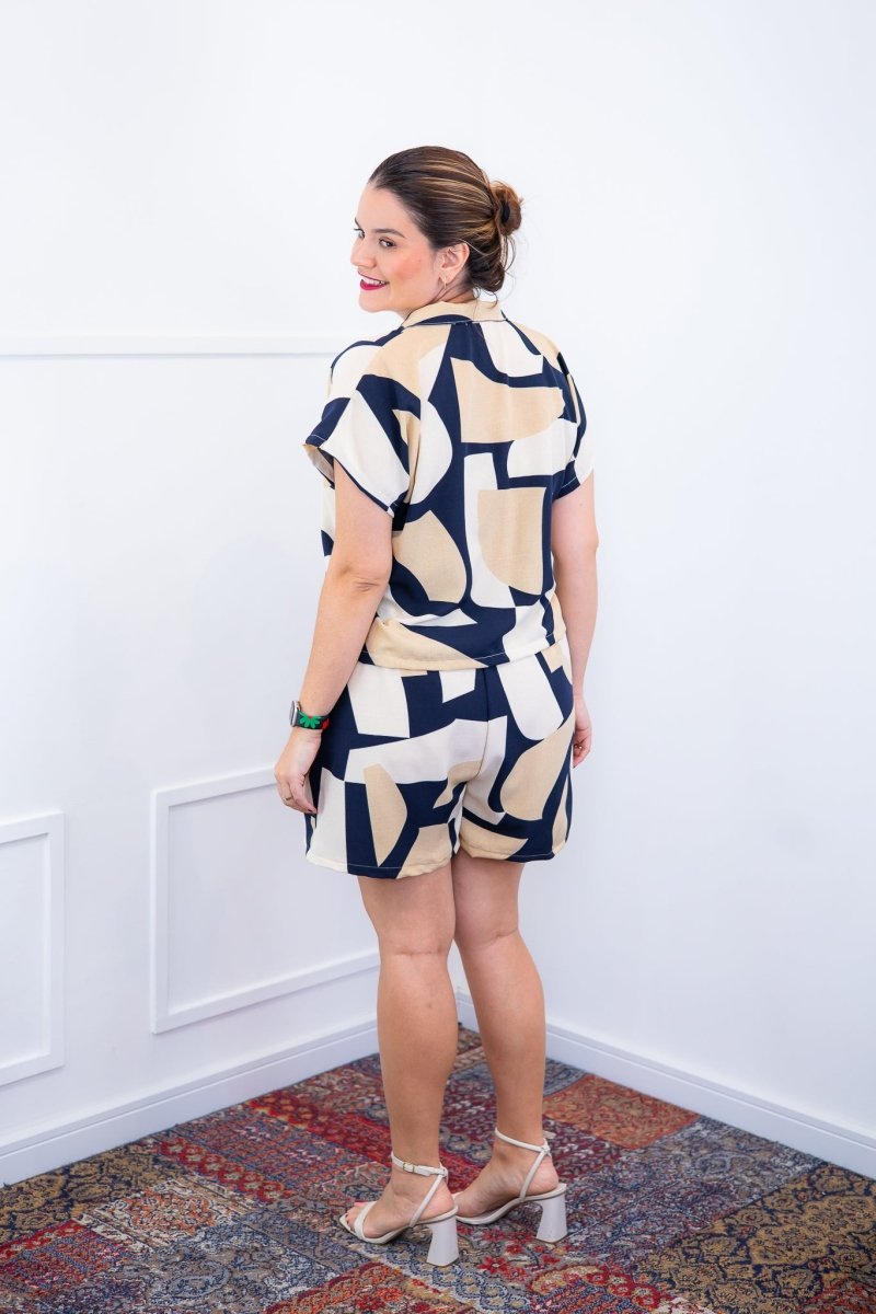 Conjunto Salvador – Bermuda e Blusa em Crepe com Estampa Geométrica - Naguirre Shop