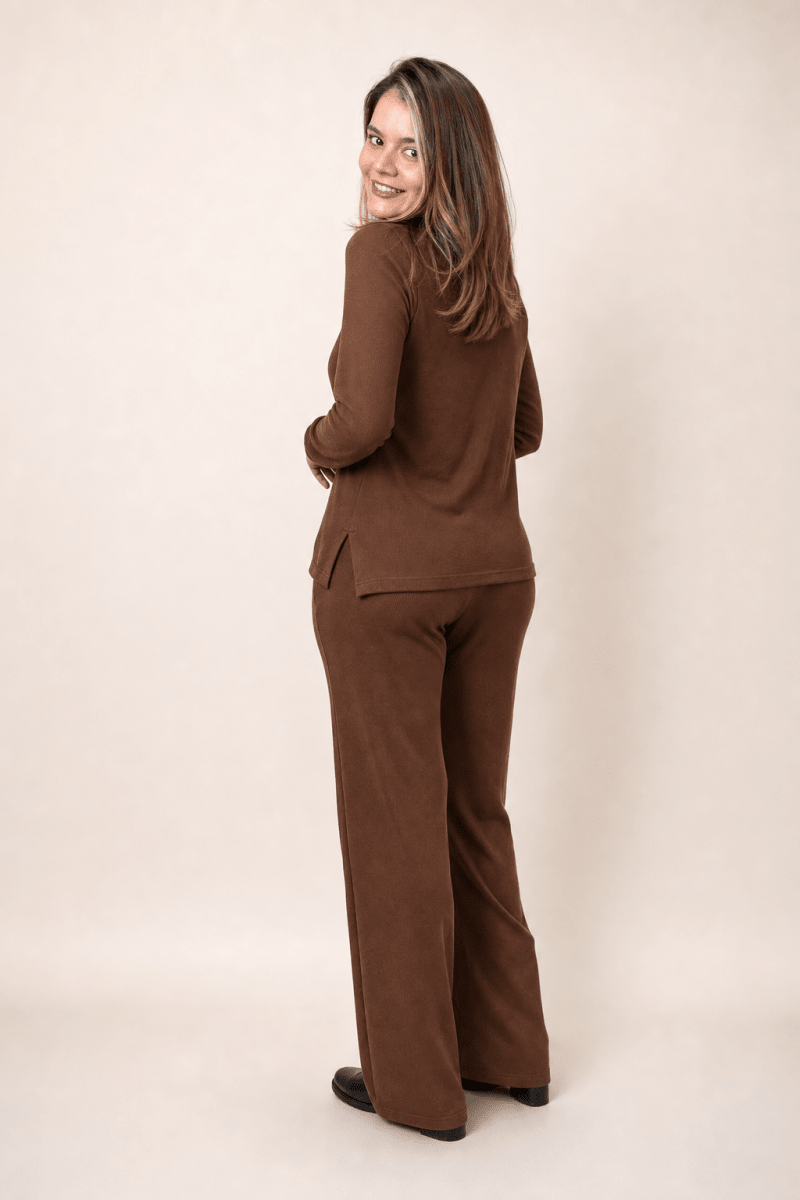 Conjunto Zurique - Lãzinha com Blusa Gola V e Calça Pantalona com Bolsos Faca - Naguirre Shop