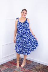 Vestido Paty – Decote Redondo e Alças Ajustáveis em Crepe