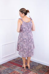 Vestido Paty – Decote Redondo e Alças Ajustáveis em Crepe