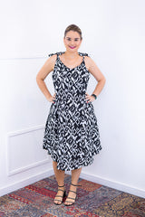 Vestido Paty – Decote Redondo e Alças Ajustáveis em Crepe