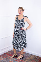 Vestido Paty – Decote Redondo e Alças Ajustáveis em Crepe