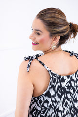 Vestido Paty – Decote Redondo e Alças Ajustáveis em Crepe