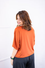 Blusa Cristina - Com Manga Morcego Gola V em Malha Confort