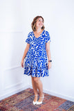 Vestido com Babado Gola V e Manga Curta Verona