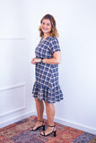 Vestido com Babado Gola V e Manga Curta Verona BF
